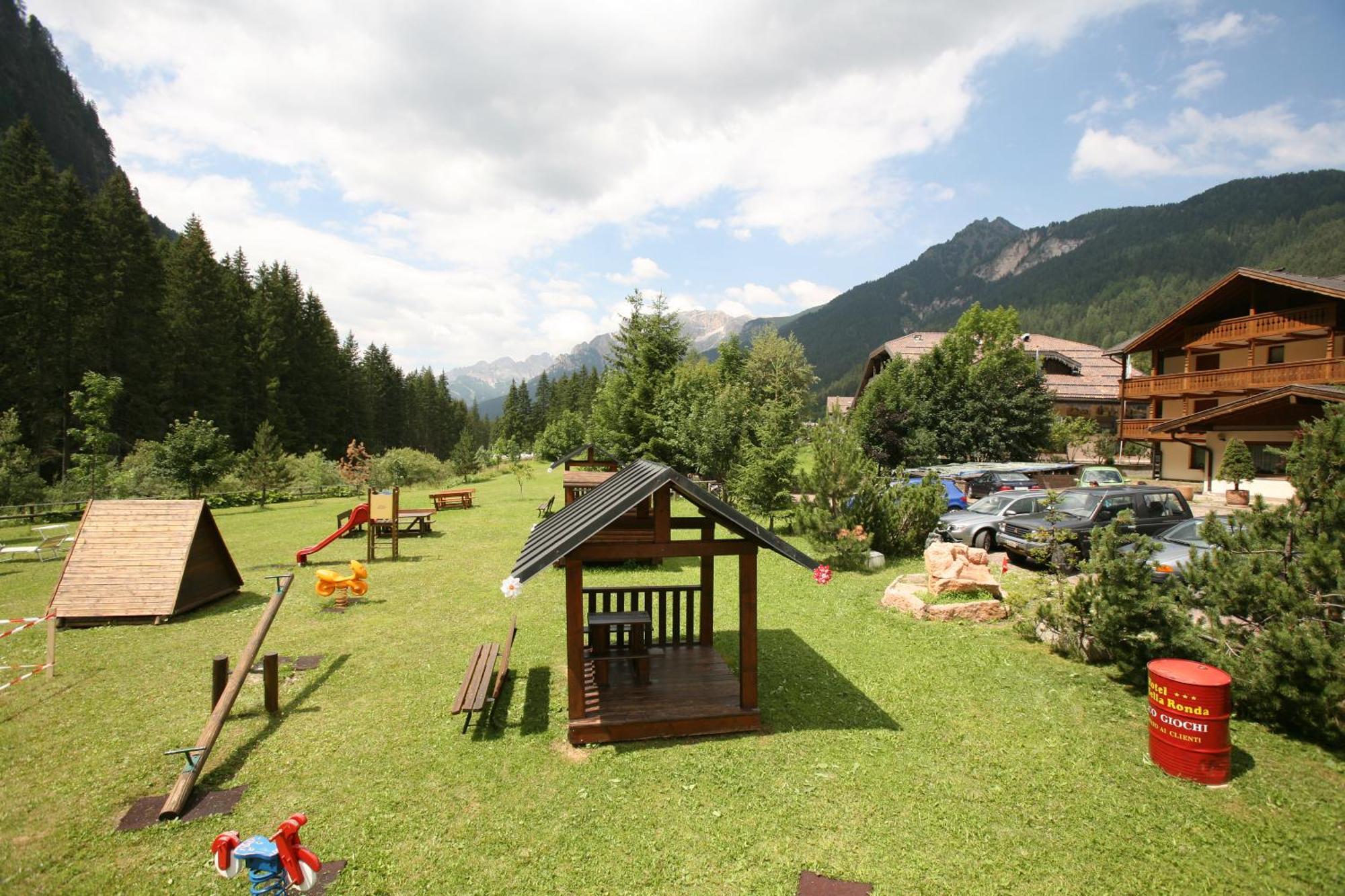 Hotel Sella Ronda Serenella Campitello di Fassa Exterior photo